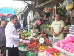 Kunjungi Pasar Mamasa, Pj. Bahtiar Hendak Pastikan Bahan Sayuran Produksi Petani Mamasa