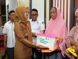 Pemkab Gowa dan Baznas Salurkan 371 Paket Sembako ke Masyarakat Miskin Ekstrem