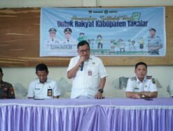 Bupati bersama Wakil Bupati Takalar Serahkan Sertifikat Tanah Untuk Rakyat Kab. Takalar