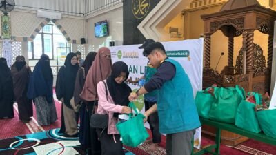 WIZ Bersama MABELLO Salurkan Paket Sembako dan Santunan Tunai untuk Guru Ngaji di Makassar