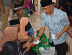 Ramadan Penuh Berkah, Bupati Natsir Ali Bagikan Ribuan Paket Bahagia