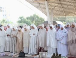 Salat Id Bareng di Lapangan Karebosi, Melinda Aksa Ajak Ribuan Warga Berperan Memperkuat Keluarga dan Bersama Membangun Makassar