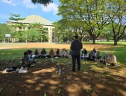 Belajar di Tengah Alam, Mahasiswa KPI UIN Alauddin Praktik Jurnalistik di Taman Kampus