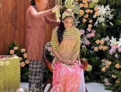 Air Mata Bahagia Mewarnai Prosesi Siraman Luna Maya