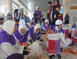 Suasana Haru Melepas Keberangkatan Ratusan Jamaah Haji Asal Gowa