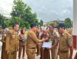 Wabup Bulukumba Serahkan 50 Motor Sampah ke Kelurahan