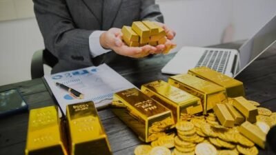 Harga Emas Turun pada 2 Mei 2025, Investor Diingatkan Tetap Waspada