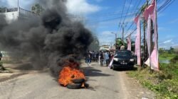 Tolak Pembangunan Perumahan, Ratusan Warga Blokade Jalan Provinsi