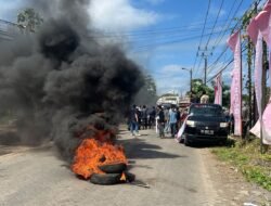Tolak Pembangunan Perumahan, Ratusan Warga Blokade Jalan Provinsi