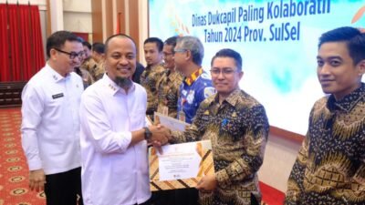 Aktif Catat Akta Kematian Warga, Gubernur Sulsel Ganjar Penghargaan  Disdukcapil Gowa 