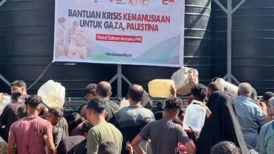 PMI Salurkan Air Bersih, Warga Gaza Langsung Rebutan 