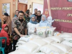 Ratusan Warga Gowa Terima Bantuan Beras yang Disalurkan Pemerintah Bersama Bulog 