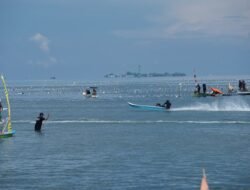 Tradisi Laut Meriahkan HUT RI ke 80 Tahun di Pesisir Pantai Pangkep