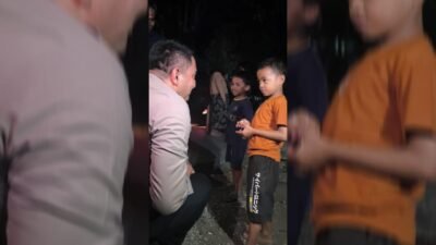 Viral, Dua Bocah Memungut Sisa Makanan di Perayaan HUT RI di Gowa