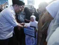 Mentan Amran Serahkan Santunan ke Keluarga Korban Demonstrasi