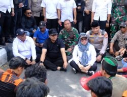 Bupati Husniah Sambut Langsung Massa Aksi Cipayung Plus