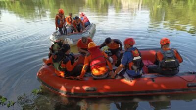 Diduga Terseret Arus, Pengendara Motor di Gowa Hilang Usai Tabrak Trotoar Jembatan Kembar