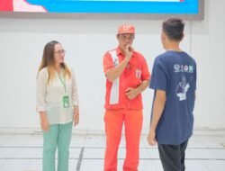 Wujudkan Layanan Publik Inklusif bagi Konsumen Tuli, Pertamina Latih Petugas SPBU Bahasa Isyarat