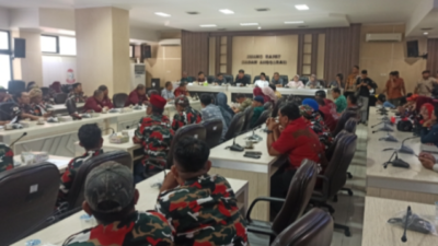 DPRD Kota Makassar Gelar Rapat Dengar Pendapat Terkait Dugaan Manipulasi Data dan Seragam Sekolah