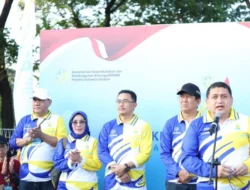 Kadis PPKB Dampingi Walikota Makassar Lepas Peserta Jalan Santai Harganas 2025
