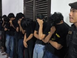 Polisi Gerebek Sekretariat Mahasiswa, 10 Mahasiswa Diamankan Bersama Belasan Busur dan Senjata Tajam
