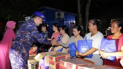 Ringankan Beban Warga, Kapolres Gowa dan Ketua Bhayangkari Salurkan Bantuan Untuk Korban Bencana