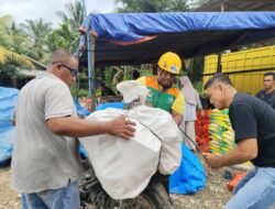 Bantuan dari Pemprov Sulsel Tiba di Aceh, Relawan Wahdah Peduli Langsung Menyalurkan ke Warga Terdampak