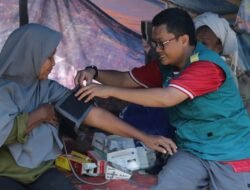 Bantuan Penerangan dan Layanan Kesehatan Warnai Aksi Kemanusiaan Wahdah Islamiyah di Lokasi Bencana
