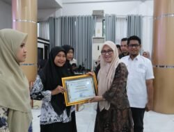 Ciptakan SDM Unggul, Guru Berprestasi di Gowa Terima Penghargaan Bupati