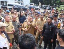 Turun Langsung Temui Pendemo, Appi: Silakan Berdagang, Tapi Bukan di Tempat Terlarang