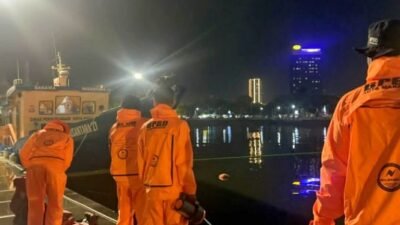 Terombang-ambing di Laut, Lima Nelayan Berhasil Dievakuasi Tim BPBD Makassar