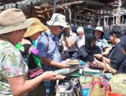 Pesona Pinisi Mendunia: Kadisparpora Sambut 90 Wisatawan MV Coral Geographer di Tana Beru