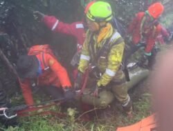 Tim SAR Evakuasi Korban Kedua Pesawat ATR 42-500 di Kedalaman 350 Meter