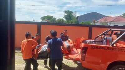 Nelayan Jatuh di Perairan Taka Limpoge Sinjai, Basarnas Makassar Lakukan Pencarian