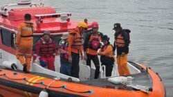 Nelayan Diduga Terjatuh di Perairan New Port Pelindo, Basarnas Makassar Lakukan Operasi SAR