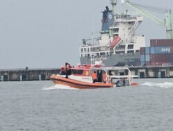 Pencarian Nelayan Jatuh di Perairan New Port Pelindo Makassar Masih Berlanjut, Tim SAR Lakukan Penyisiran 