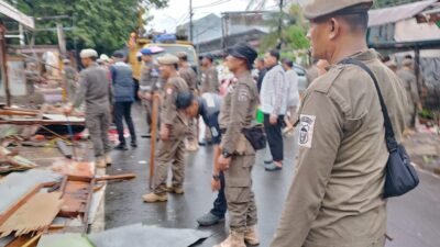 Trotoar dan Drainase Dikembalikan Fungsinya, 96 PKL di Mariso Ditertibkan