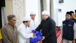 Safari Ramadan di Tamalanrea, Munafri Serahkan Paket Pangan Ramadan Untuk Dhuafa