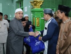 Wali Kota Munafri Serahkan Bantuan Paket Ramadan untuk Pengurus Masjid