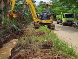 Atasi Banjir Tahunan di Manggala, Pemkot Makassar Turunkan Excavator Normalisasi Drainase Blok 10