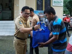 Wabup Gowa Salurkan Paket Sembako Ke Puluhan Guru Honorer