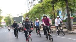 Isi WFH dengan Kebersihan, Wali Kota Makassar Gowes Bareng SKPD Pantau “Jumat Bersih”