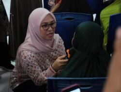 Jelang Iduladha, Ribuan Warga Bontomarannu Terima Bantuan Pangan Bulog dari Pemkab Gowa