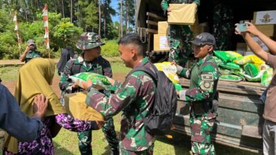 Prajurit Divif 3 Kostrad Gelar Latihan Tempur dan Berbagi Hewan Kurban ke Warga Maros