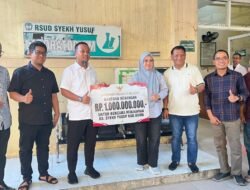 Gubernur Sulsel Serahkan Bantuan 1 Miliar ke Pemkab Gowa Untuk Percepatan Pemulihan RSUD Syekh Yusuf 