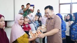 Sisihkan Dana Pribadi, Wabup Gowa Salurkan 200 Paket Makanan Bergizi untuk Keluarga Berisiko Stunting 
