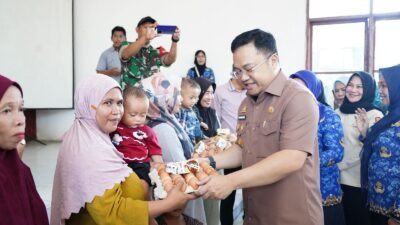 Sisihkan Dana Pribadi, Wabup Gowa Salurkan 200 Paket Makanan Bergizi untuk Keluarga Berisiko Stunting 