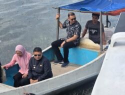 Kunjungi Warga di Kecamatan Pulau Sangkarang, Munafri Salurkan Bantuan Beasiswa Rp2,1 Miliar