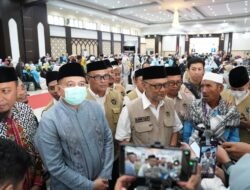 Bersama Menhaj RI, Munafri Sambut Jemaah Haji Kloter 17 Debarkasi Makassar
