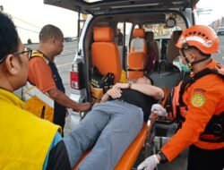 Basarnas Makassar Evakuasi ABK Vietnam yang Sakit di Tengah Laut